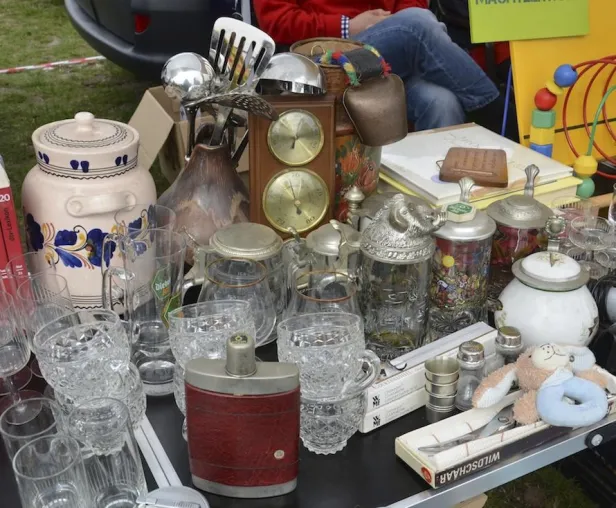 Saisonstart in Duisburg: Es ist wieder Trödelmarktzeit im RheinPark und auf der Mühlenweide Bild: Saisonstart in Duisburg: Es ist wieder Trödelmarktzeit im RheinPark und auf der Mühlenweide