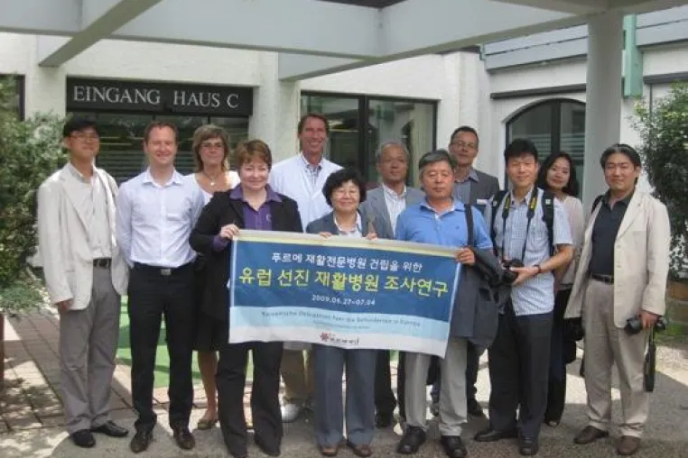 Bild: Koreanische Delegation besucht Simssee Klinik