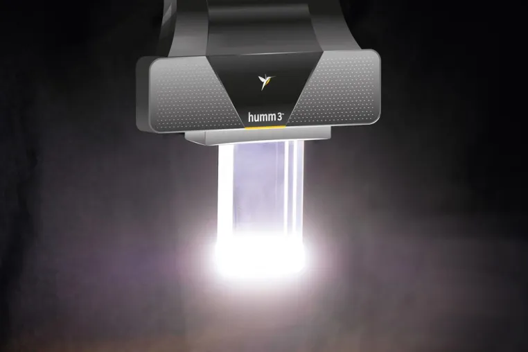 Bild: Spitzentechnologie von Heraeus Noblelight für die Luft- und Raumfahrt