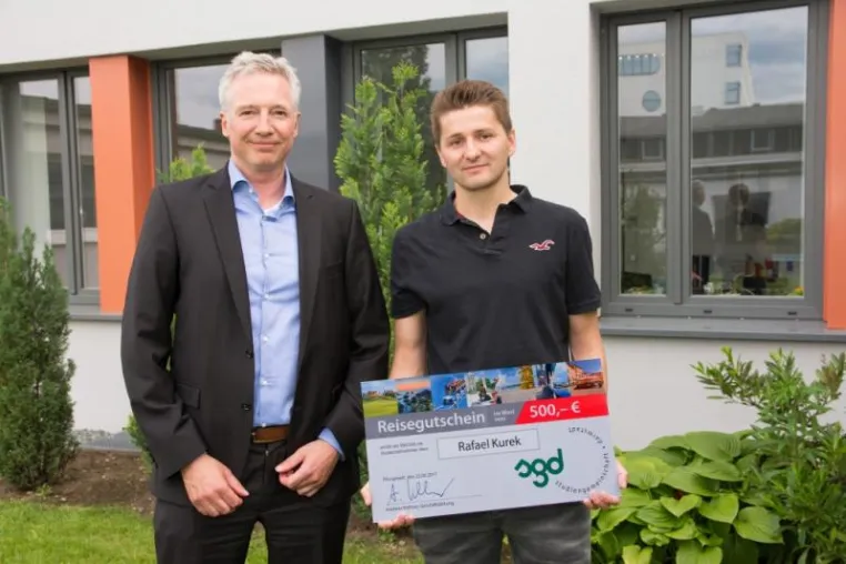 Bild: Studiengemeinschaft Darmstadt (SGD) freut sich über 900 000sten Fernschüler