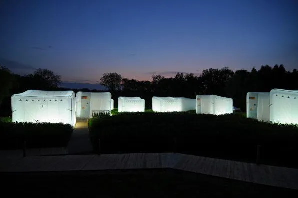Bild: Bauen mit Luft- Pneumatische Pavillone für Ausstellung "Entdeckungen" auf der Mainau
