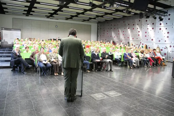 Esskultur und Kultur des Essens stand auf der „Speisekarte“ der GenerationenHochschule Bild: Esskultur und Kultur des Essens stand auf der „Speisekarte“ der GenerationenHochschule