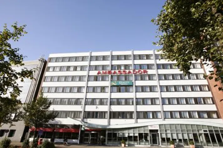 Bild: Prädikat „First Class“ für das QUALITY HOTEL AMBASSADOR bestätigt