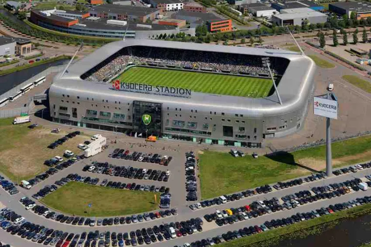 Bild: Kyocera stattet Fußballstadion in Den Haag mit 2.900 Solarmodulen aus