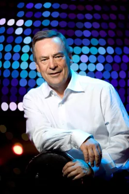 Show-Produzent Bernhard Kuzr hat in Las Vegas erneut den „Reel Award“ als „Best Director/Producer“ erhalten Bild: Show-Produzent Bernhard Kuzr hat in Las Vegas erneut den „Reel Award“ als „Best Director/Producer“ erhalten