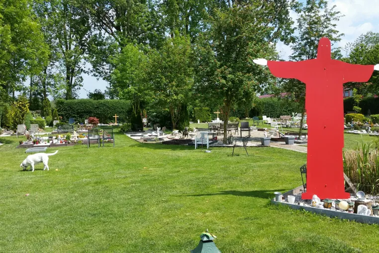 Der Tierfriedhof München bei Hallbergmoos geht in das 19te Jahr ! Bild: Der Tierfriedhof München bei Hallbergmoos geht in das 19te Jahr !