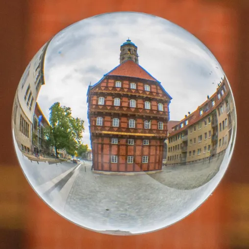 Fish-Eye-Eindrücke beim Fotospaziergang „Mit der Glaskugel unterwegs“ in Braunschweig Bild: Fish-Eye-Eindrücke beim Fotospaziergang „Mit der Glaskugel unterwegs“ in Braunschweig