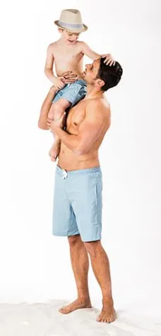 Bild: Badespaß für Babys und Kleinkinder: Badeanzug und abknöpfbare Windeleinlage beugen vor