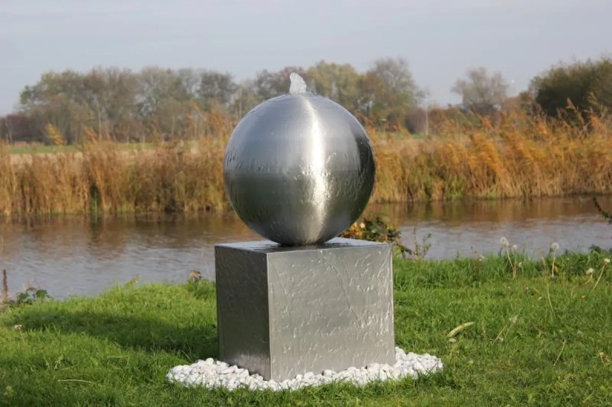 Edelstahlbrunnen von Gauger-Design