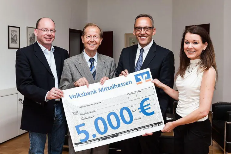 Volksbank Mittelhessen spendet 5000 Euro an Von Behring-Röntgen-Stiftung Bild: Volksbank Mittelhessen spendet 5000 Euro an Von Behring-Röntgen-Stiftung