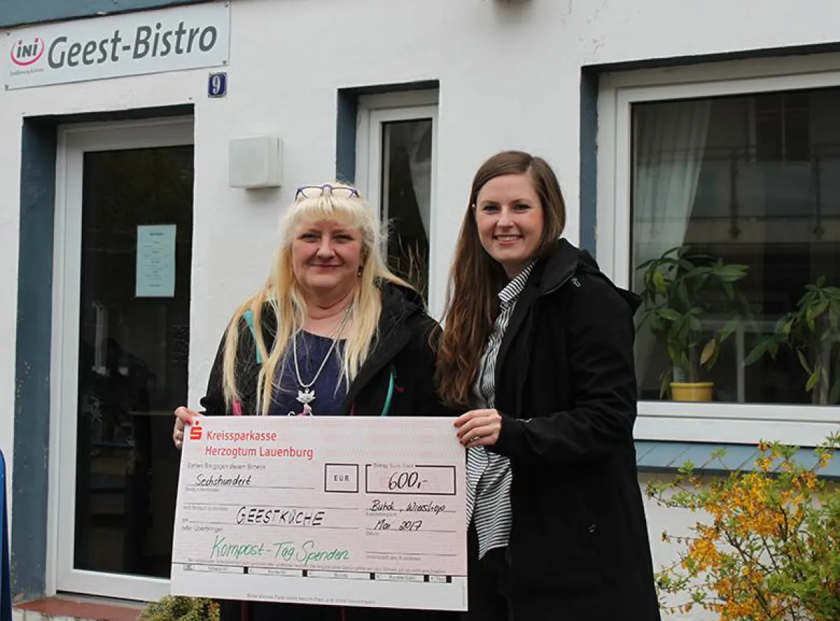 Spendenübergabe an die Geestküche