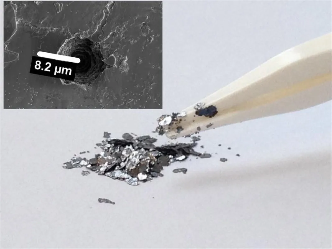 Kish graphite is a waste product from steel production. It could be used to make a cheap rechargeable battery out of abundant materials. (Empa / ETH Zürich)
