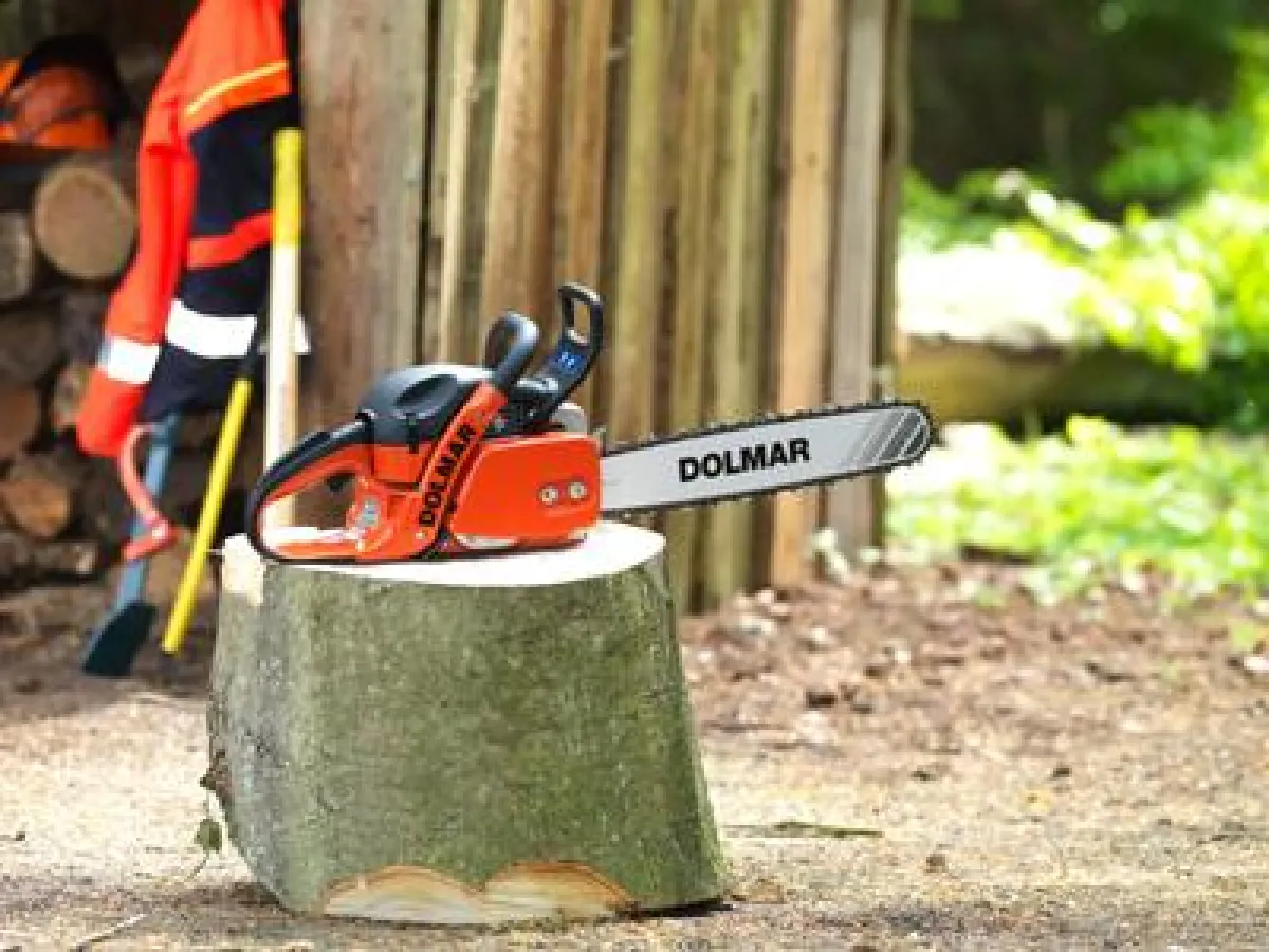 Die leistungsstarke Dolmar PS-5105 überzeugt durch ihre zuverlässige und einfache Handhabung.