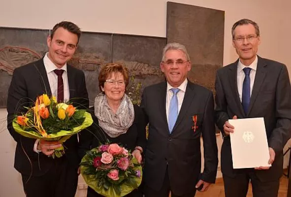 Bild: Bundesverdienstkreuz für AMÖ-Vizepräsident Johannes Röhr