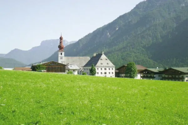 Bild: Weltälteste Latschenöl-Brennerei startet am 2. Mai in die Produktions-Saison 2015