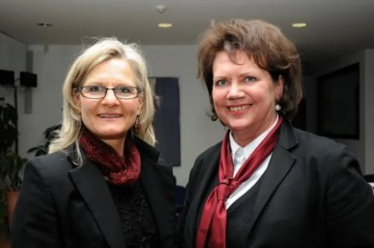 Im Anschluss an die Auftaktveranstaltung des deutschlandweiten Botschafterinnen-Netzwerks in Berlin sprach EU-Unternehmensbotschafterin Dr. Karin Uphoff mit Petra Ledendecker, Präsidentin des Verbands