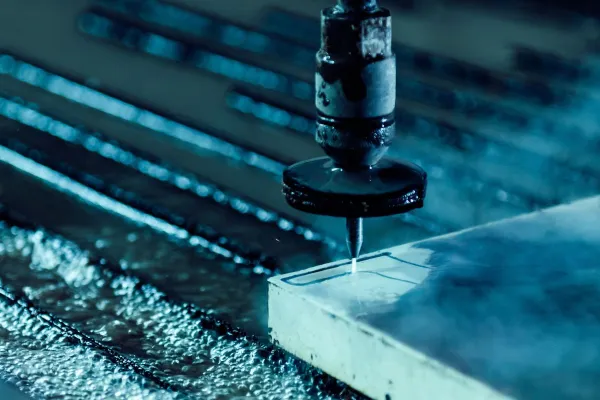 Bild: Materialvielfalt im Wasserstrahlschneiden: Welche Werkstoffe bearbeitet die Watercut GmbH mit Präzision?