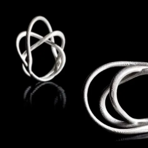 Bild: Möbius Ring Silber von Fluid Forms – einzigartige Silberringe online selbst gestalten