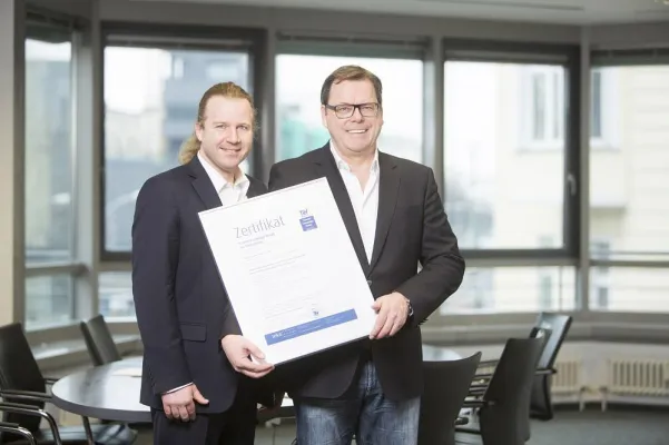 Bild: 1. Zertifizierung gemäß TÜV Saarland Standard für „Aktives Telefonmarketing TR100:2013“