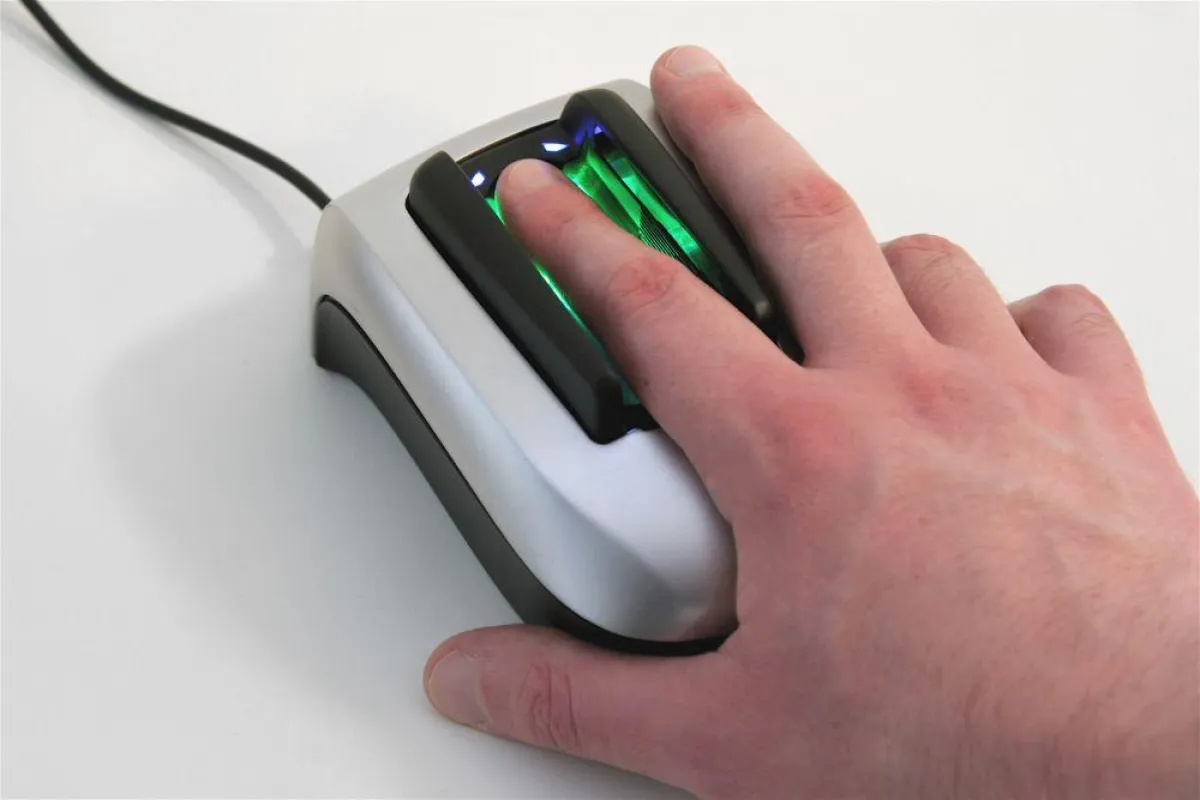 HybridScanner, der Fingerprint und Finger-Venen Erfassungs-Technologie vereint.