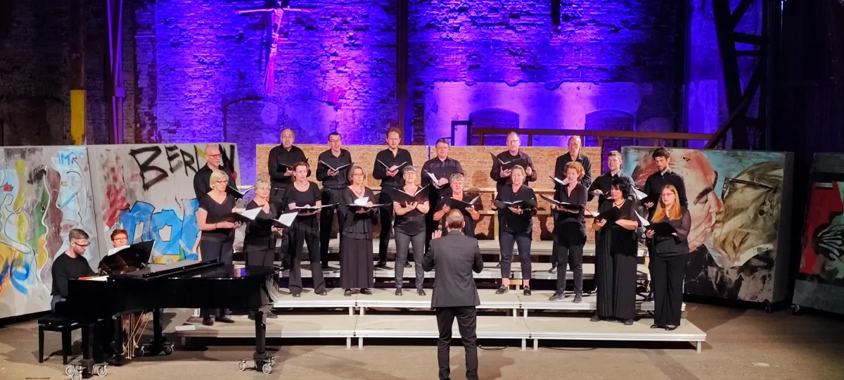 vox nova beim 19. Deutschen Chorfestival des VDKC in Lübeck, 24.6.23, Foto: Ulrike Sieren (© vox nova e. V.)