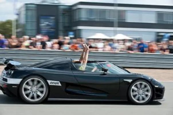 Bild: Veranstaltung am 15. August: Die Charity Challenge 2010 mit über 150 Luxus-Sportwagen für den guten Zweck