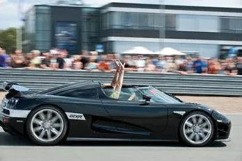 Bild: Veranstaltung am 15. August: Die Charity Challenge 2010 mit über 150 Luxus-Sportwagen für den guten Zweck