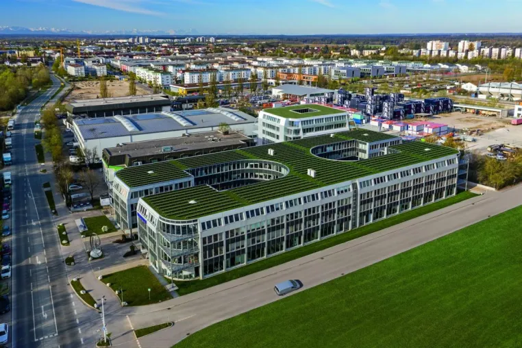 Bild: Energieeffizienz ist Trumpf: STRABAG AG mietet 800 Quadratmeter nachhaltig entwickelte Büroflächen im Hatrium