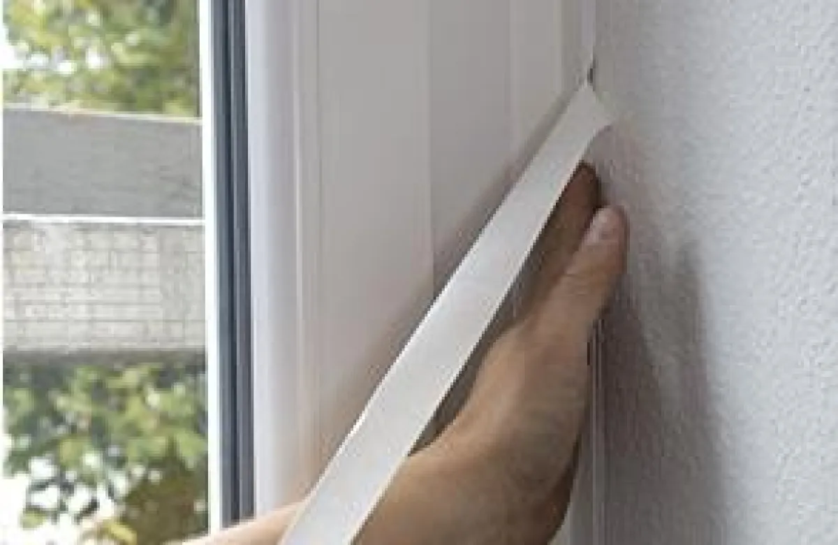 Sanierungsleiste für die schnelle und saubere Abdichtung der inneren Fensteranschluss-Fuge in der Renovierung. Foto: Hanno