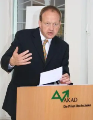 Messung und Management von Dienstleistungsqualität - Vortrag am 9. Juli an der AKAD Hochschule Pinneberg Bild: Messung und Management von Dienstleistungsqualität - Vortrag am 9. Juli an der AKAD Hochschule Pinneberg