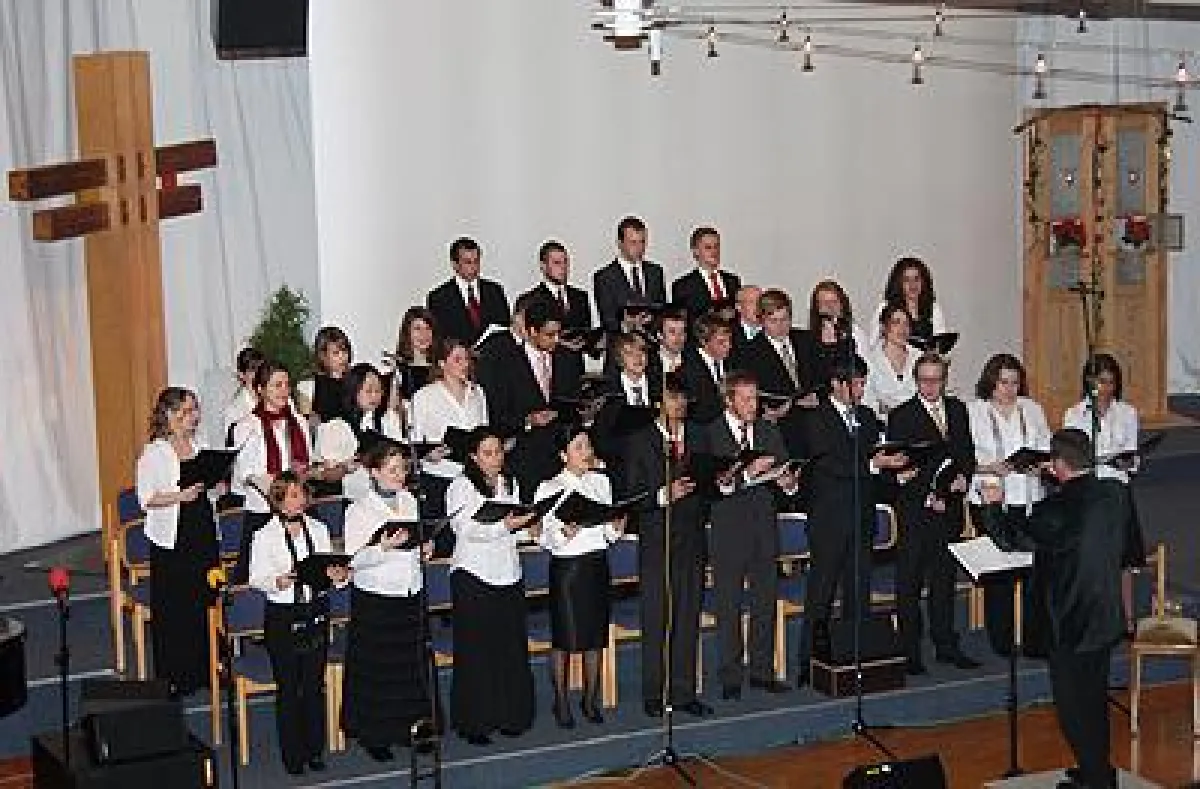 Die Chöre der Liebenzeller Mission nahmen die Zuhörer mit auf eine musikalische Reise mit weihnachtlichen Klängen.