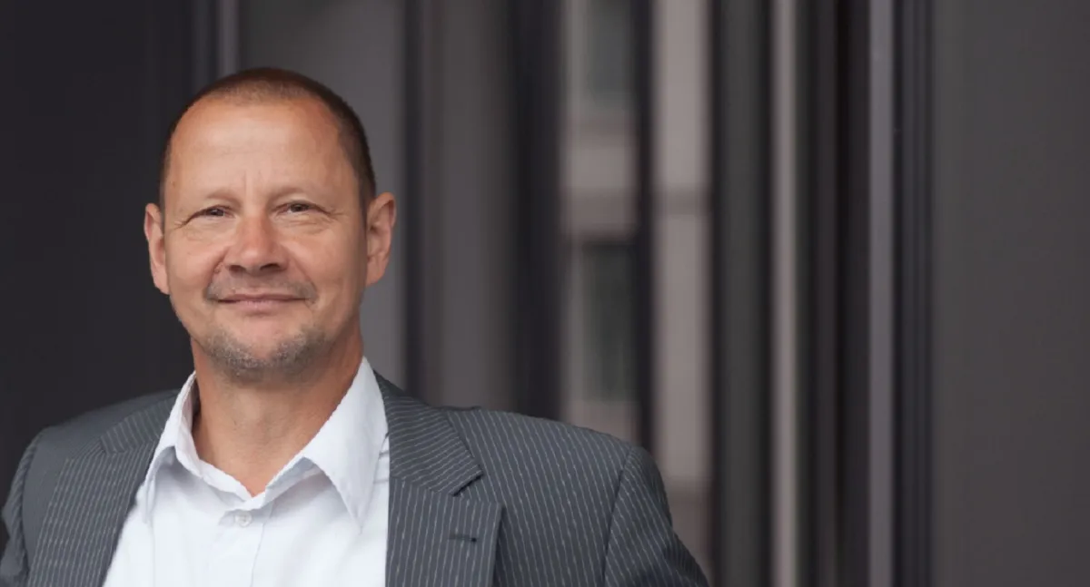 Till Achim Lobenstein, seit 15 Jahren mit seiner Textagentur LOBENSTEIN erfolgreich. (© Nina Weymann)