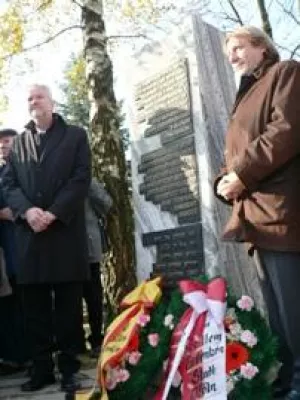 Bild: Gedenkstein für ermordete Juden aus Bonn, Köln und dem Rhein-Sieg-Kreis in Minsk enthüllt