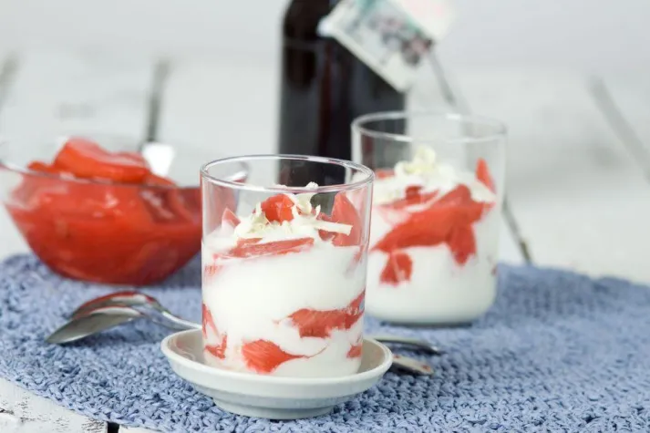 Ein ideales Paar - Rhabarber und Milchprodukte Bild: Ein ideales Paar - Rhabarber und Milchprodukte