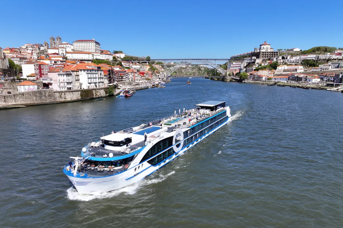 VIVA Cruises legt zu neuen Culinary Cruises ab. Hier in Porto (© Foto VIVA Cruises)