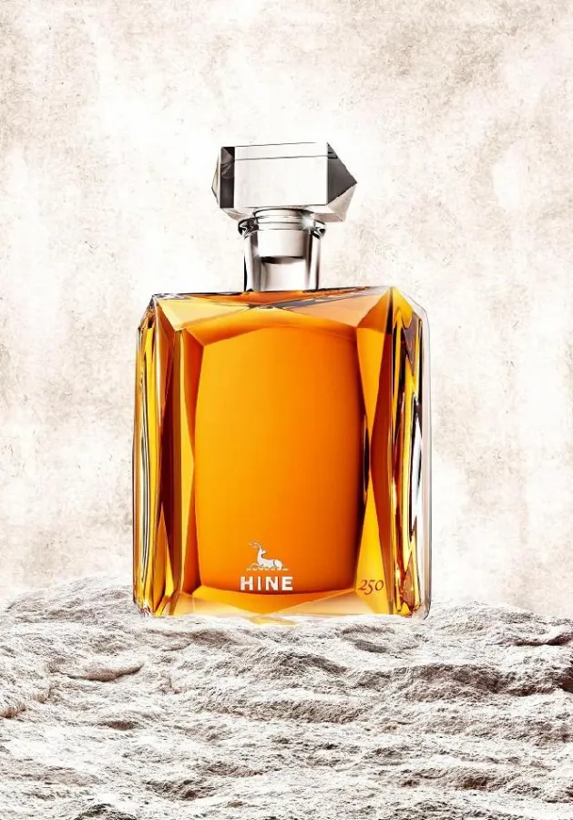 Der exklusive Dekanter beherbergt den 60 Jahre lang zur Perfektion gereiften Cognac