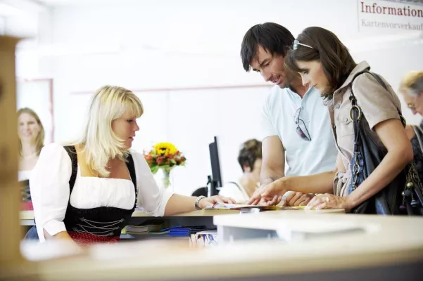 Bild: Wollen Gäste geduzt werden?