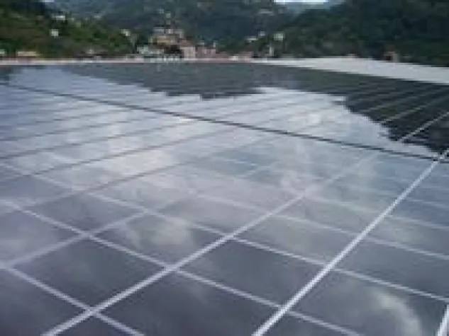 Bild: Vario green energy installiert seine erste mikromorphe Solaranlage in Italien