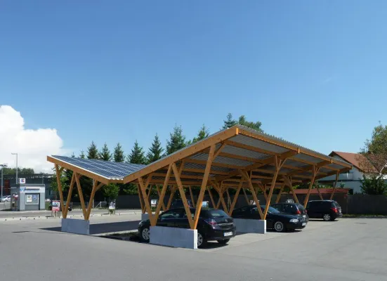 Bild: Wenn der Parkplatz Strom produziert - sunside carports auf der INTERSOLAR vom 8.-10. Juni 2011 in München