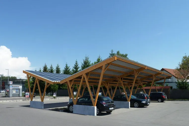 Bild: Wenn der Parkplatz Strom produziert - sunside carports auf der INTERSOLAR vom 8.-10. Juni 2011 in München