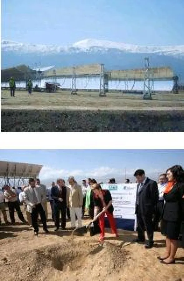 Andasol 1 im Bau (vor der Sierra Nevada) und Grundsteinlegung Andasol 2 am 11.7.2007. Fotos: SolarMillenium AG