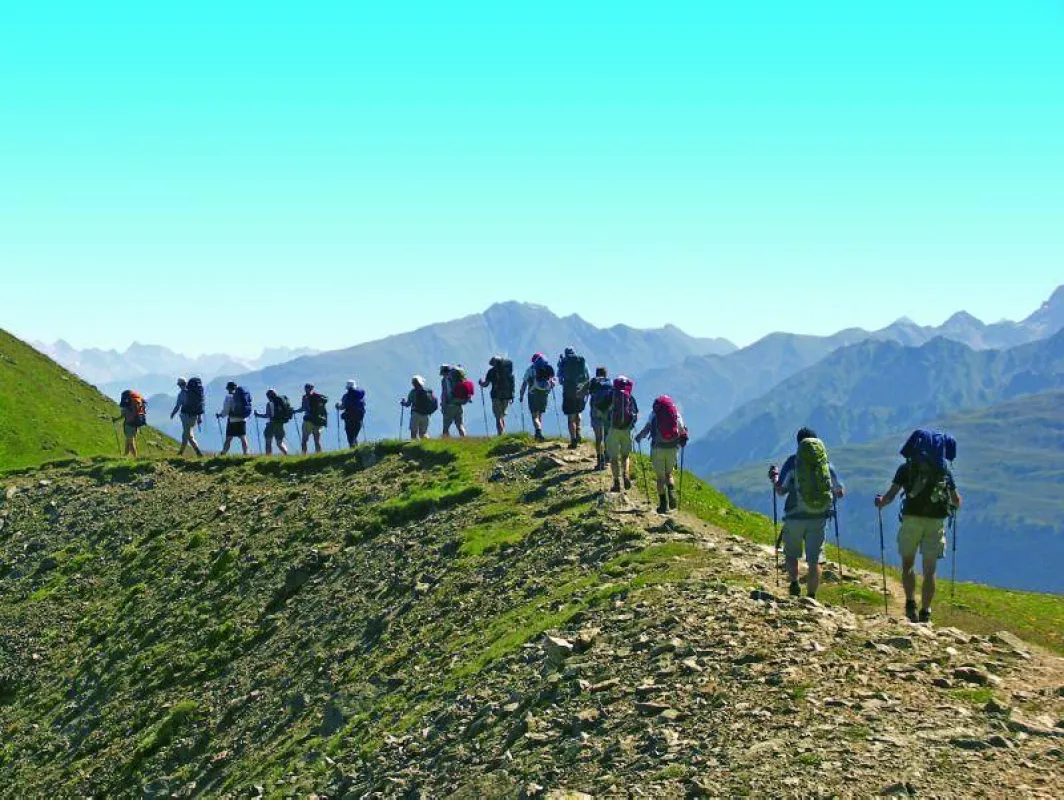 BU: Auf dem Weg zwischen Oberstdorf und Meran, Foto: Wikinger Reisen. Abdruck honorarfrei, bitte nur mit Quellenangabe. Foto senden wir gern in hoher Auflösung zu. Bitte per Mail bei der Pressestelle 