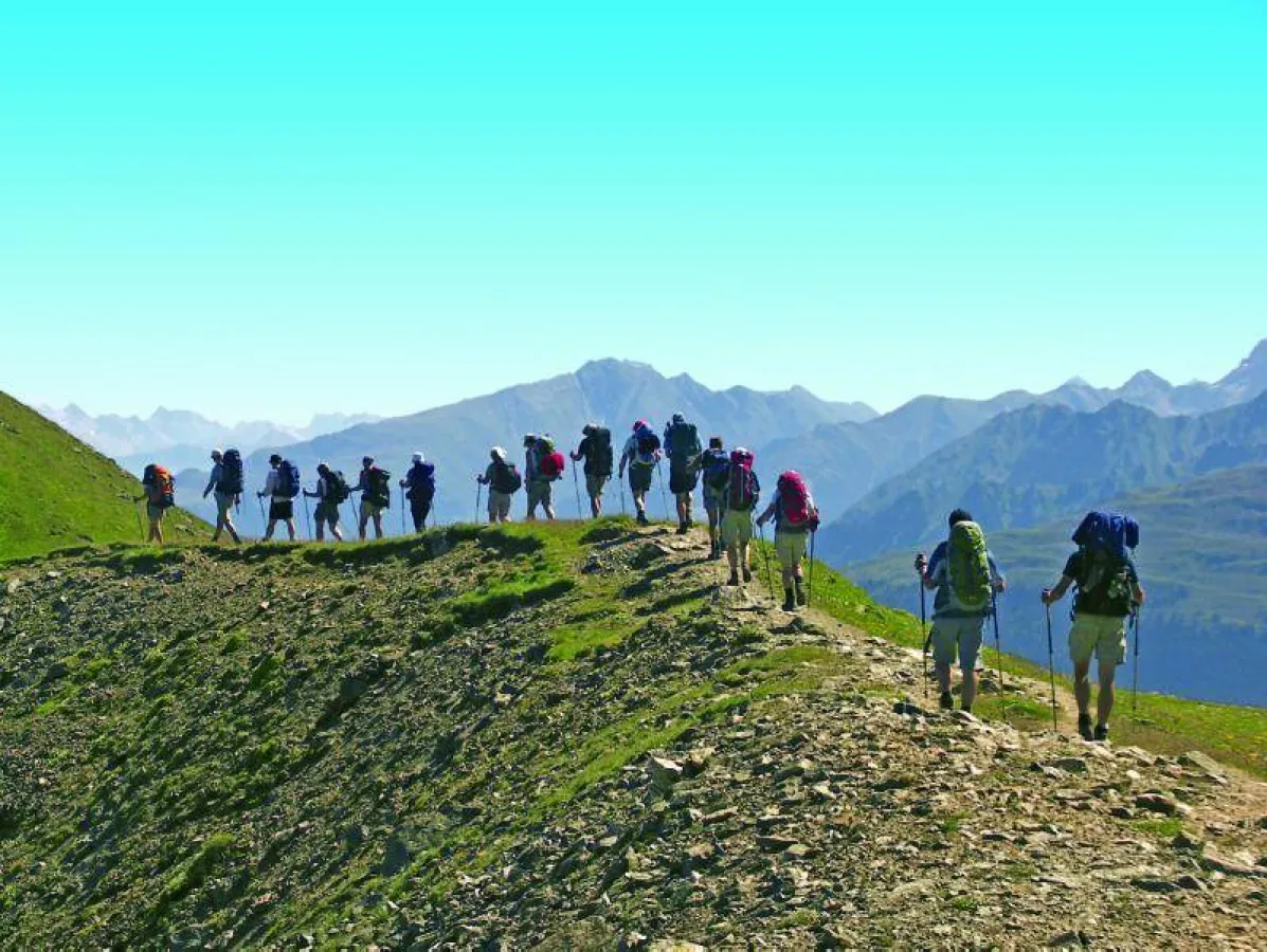 BU: Auf dem Weg zwischen Oberstdorf und Meran, Foto: Wikinger Reisen. Abdruck honorarfrei, bitte nur mit Quellenangabe. Foto senden wir gern in hoher Auflösung zu. Bitte per Mail bei der Pressestelle 