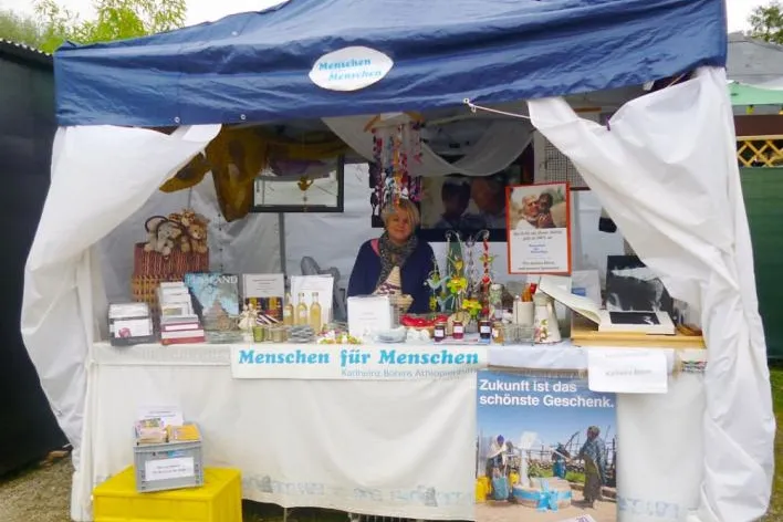 Bild: Menschen für Menschen: Ehrenamtliche Helfer auf dem Tollwood Sommerfestival