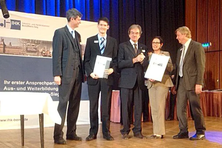 Bild: IHK zeichnet CONET-Auszubildenden als Kammerbesten aus