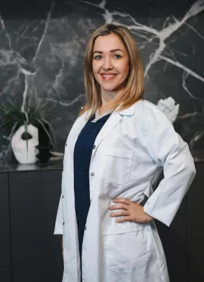 Bild: FUE-Haartransplantation in Frankfurt - Mit Expertin Sylvia Nikisch zu natürlichem Haarwachstum