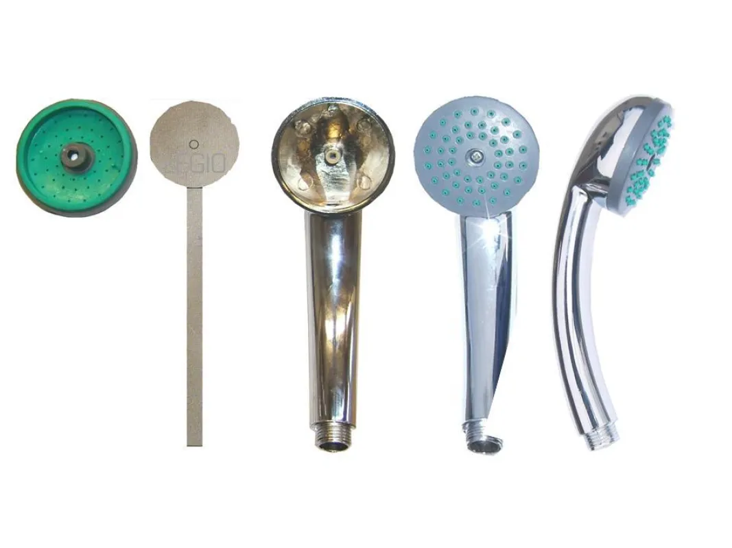 Die erste antimikrobielle Handbrause mit der Desinfektionseinheit.