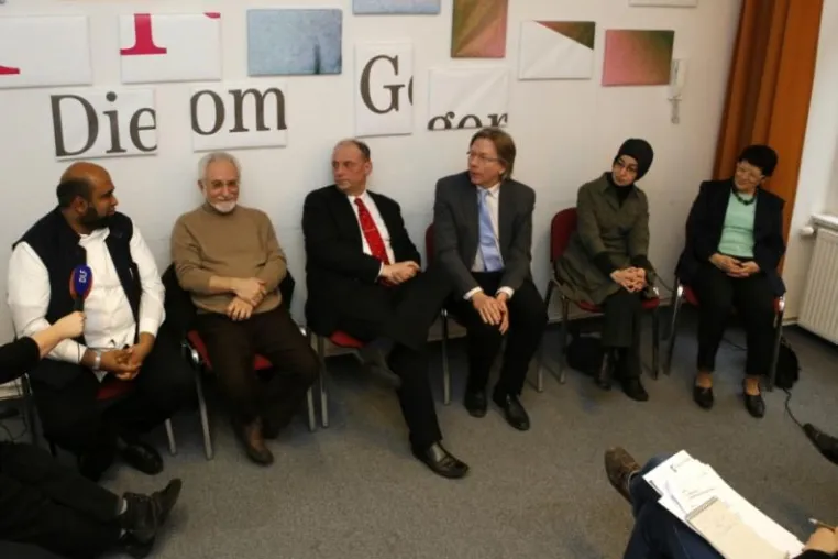 Bild: Rita Süssmuth zu Besuch bei MuTeS (Muslimisches SeelsorgeTelefon)