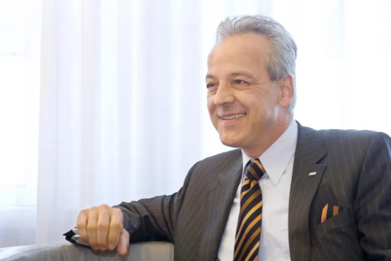 Versicherungschef Peter M. Endres nimmt Stellung zur Finanzkrise - "Umfassender Schutz für Kunden-Gelder" Bild: Versicherungschef Peter M. Endres nimmt Stellung zur Finanzkrise - "Umfassender Schutz für Kunden-Gelder"
