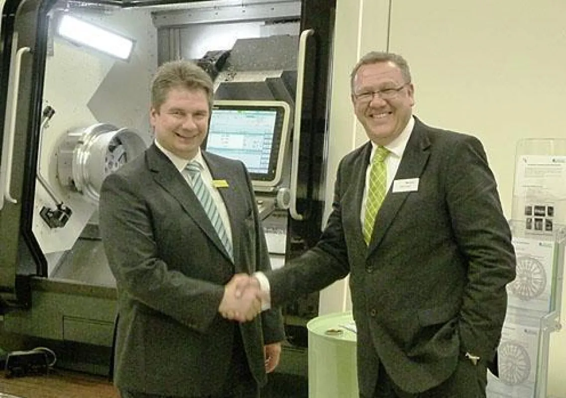 v.l.:  Andreas Vollmer, Vertriebsleiter Paul Horn GmbH und Jürgen Schöbel, Projektleiter helcotec Chemie